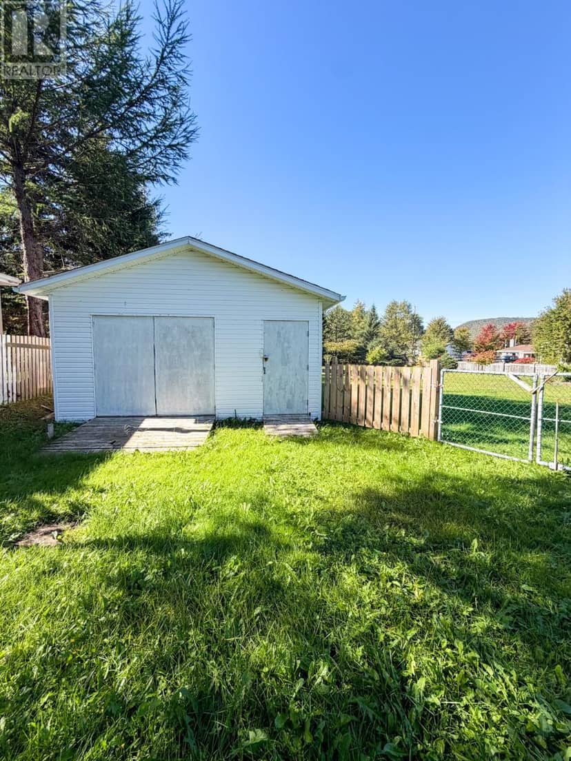 2 Roberts Drive — photo 33 of 40