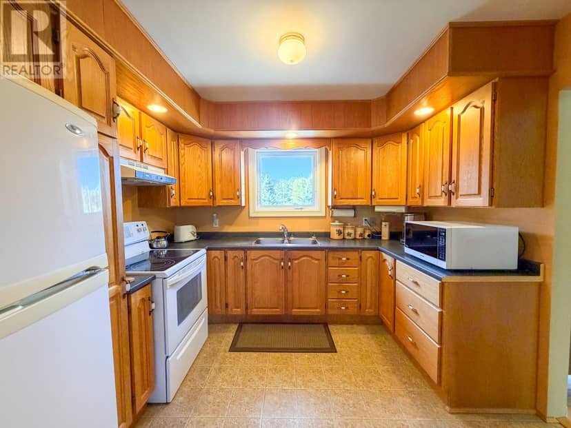 2 Roberts Drive — photo 6 of 40
