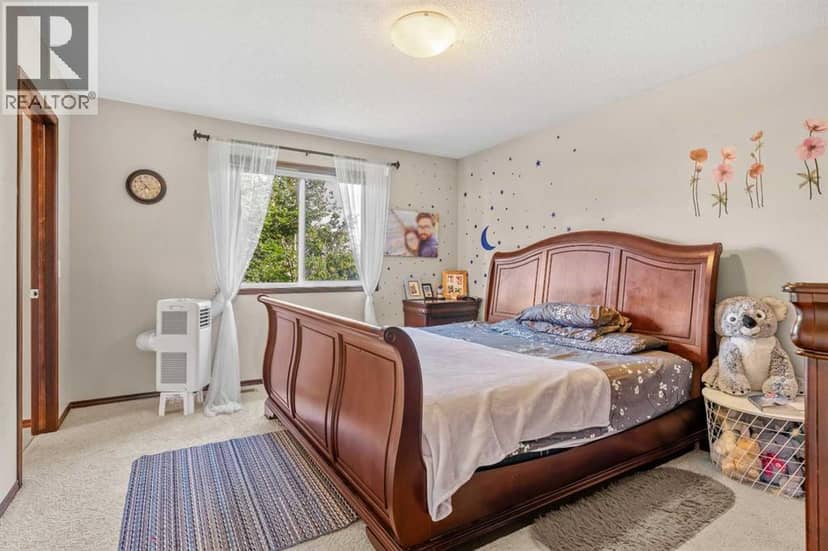 562 Cranston Drive SE — photo 10 of 33