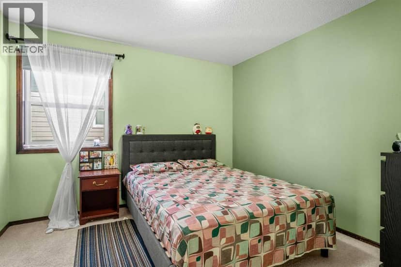 562 Cranston Drive SE — photo 13 of 33
