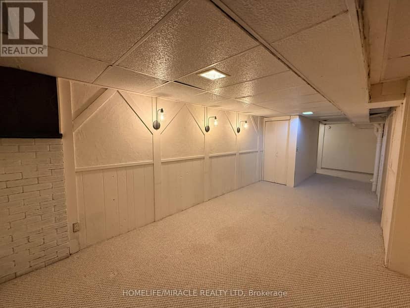 52 Robbie Crescent — photo 24 of 26