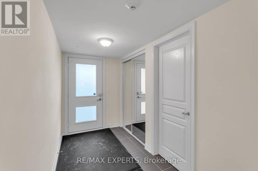 207 - 4 Cove Court, Collingwood, photo 2