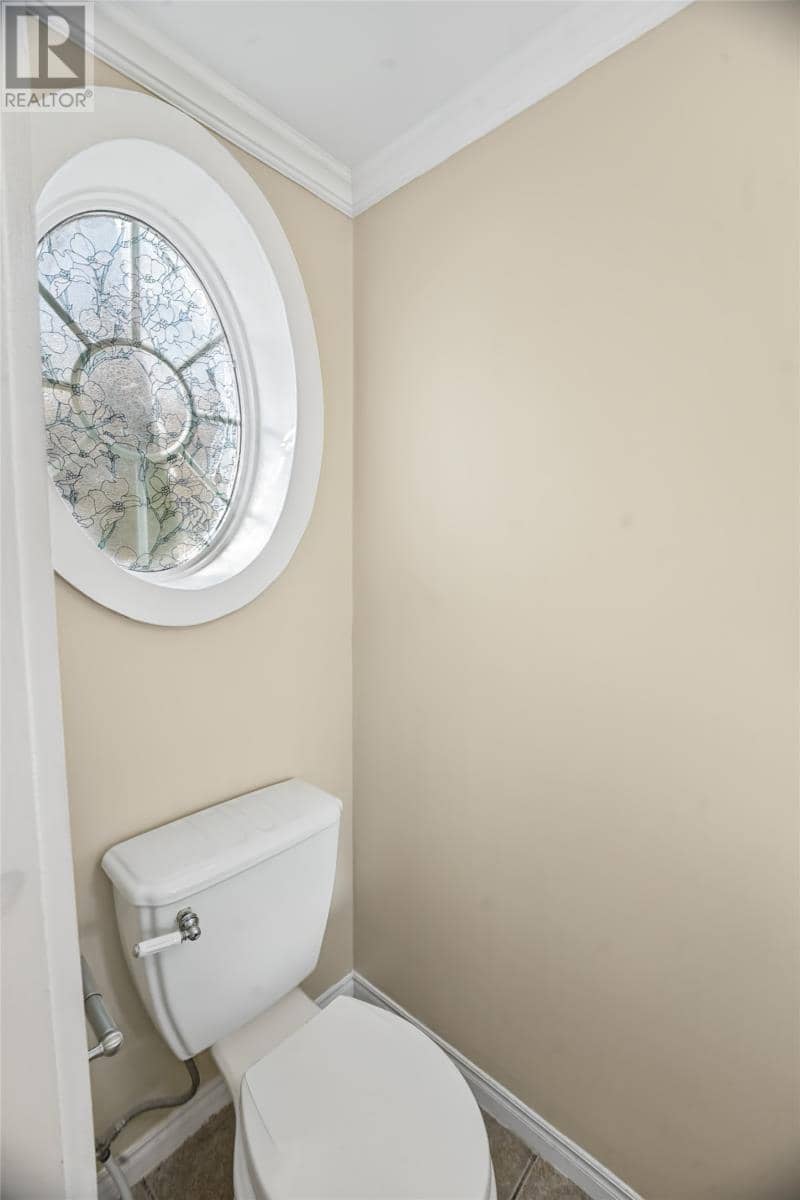 743 St Thomas Line — photo 13 of 40