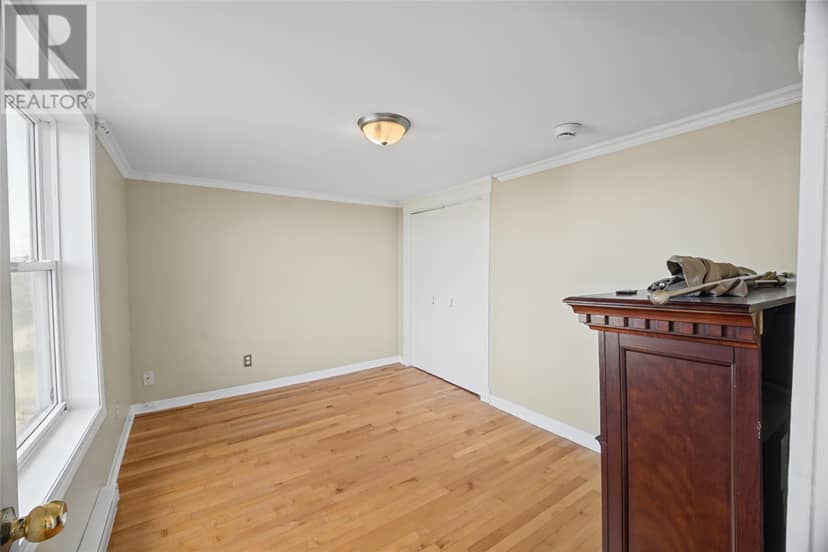 743 St Thomas Line — photo 17 of 40