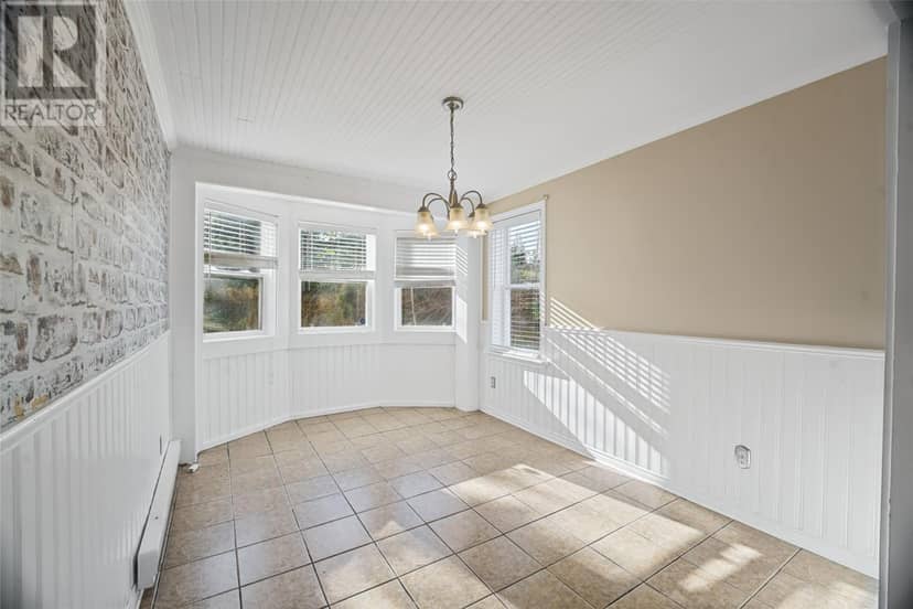 743 St Thomas Line — photo 20 of 40