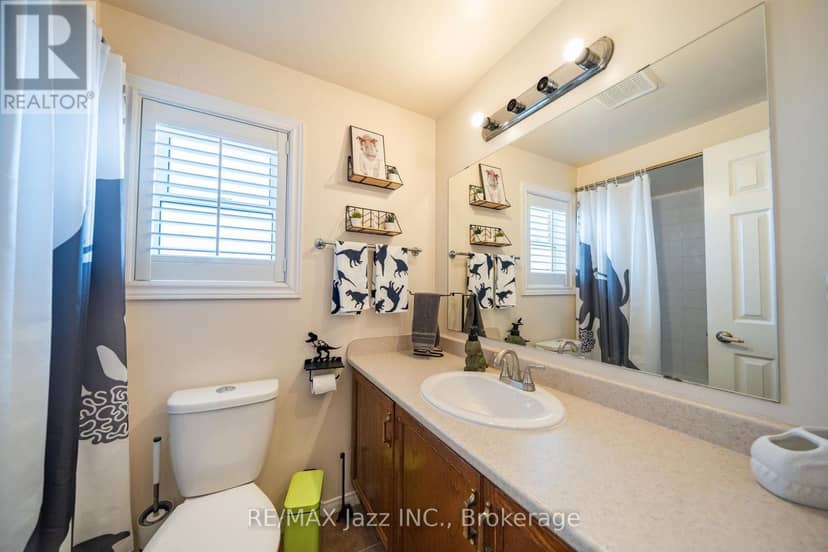110 Freeland Avenue — photo 25 of 40