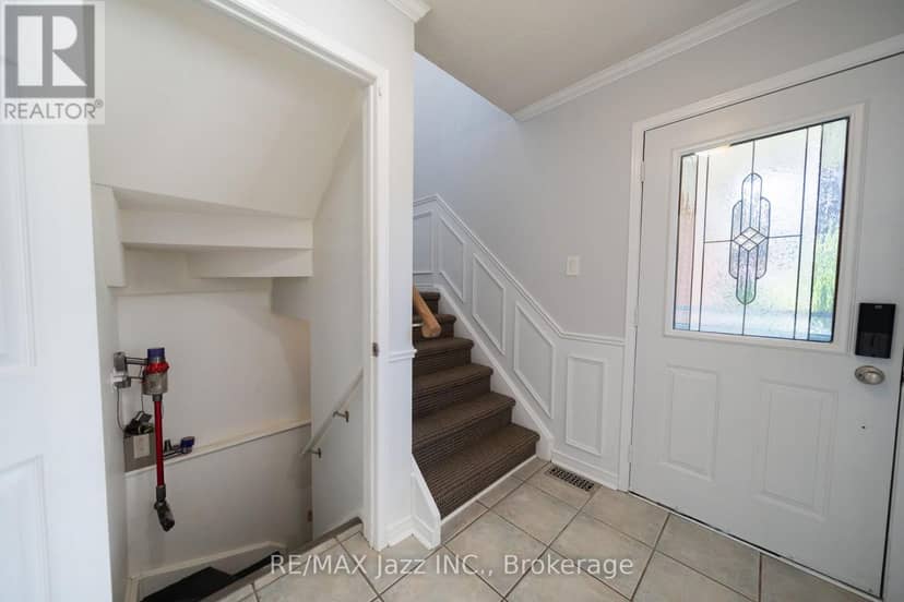 110 Freeland Avenue — photo 32 of 40