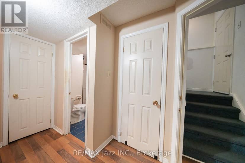 110 Freeland Avenue — photo 35 of 40