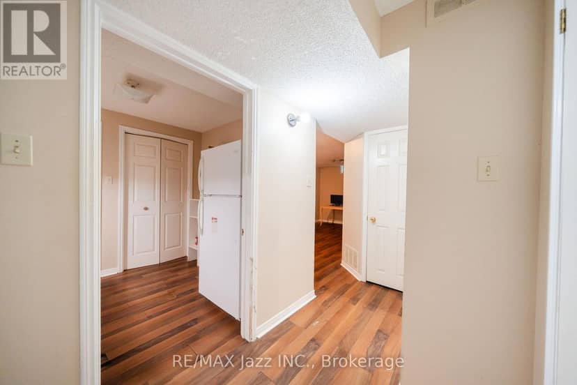110 Freeland Avenue — photo 36 of 40