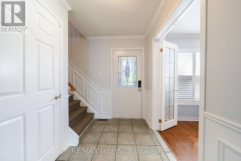 110 Freeland Avenue — photo 6 of 40