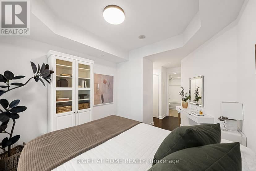610 - 9201 Yonge Street — photo 18 of 32