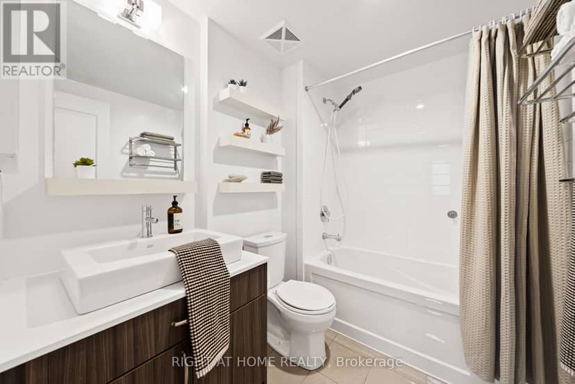 610 - 9201 Yonge Street — photo 21 of 32