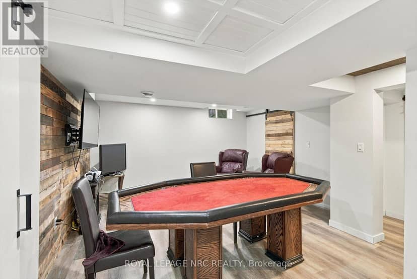 158 Confederation Avenue — photo 27 of 40