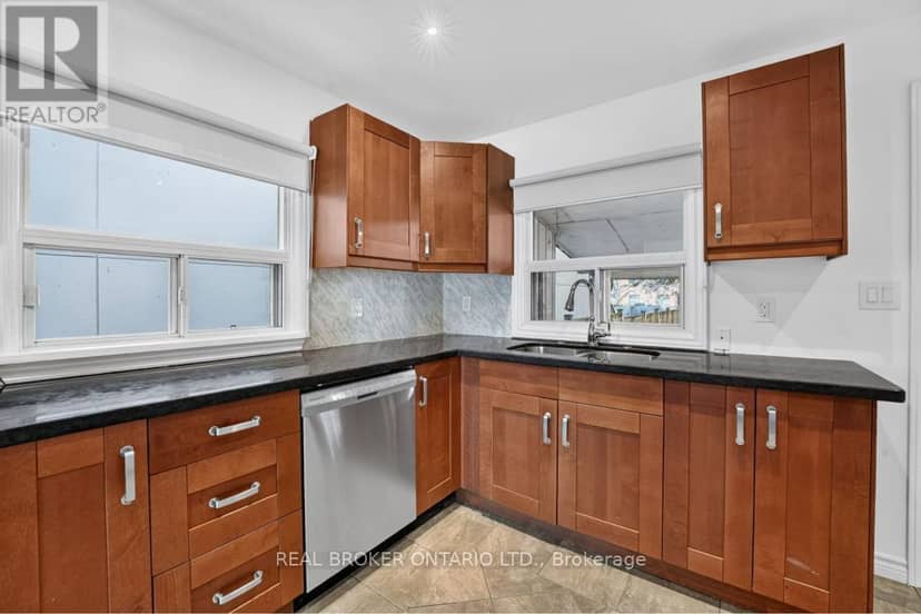 1024 Roosevelt Road — photo 15 of 40