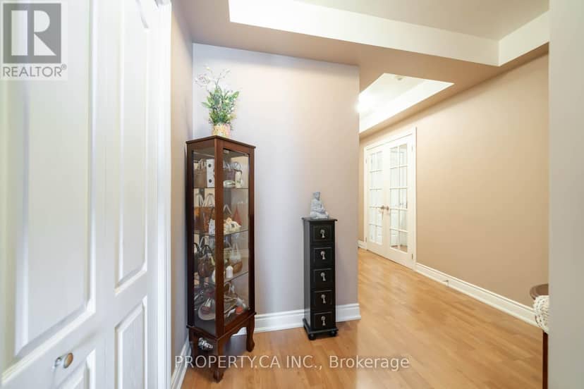 609 - 2088 Lawrence Avenue W — photo 11 of 40