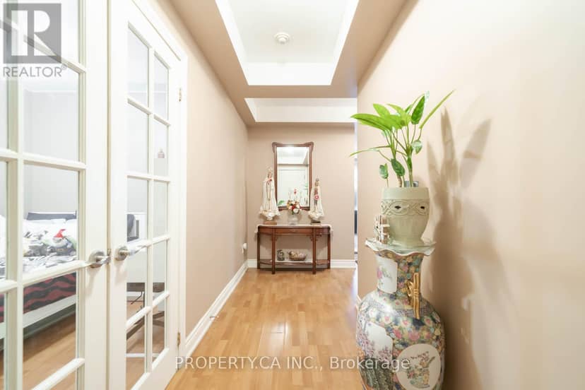 609 - 2088 Lawrence Avenue W — photo 12 of 40