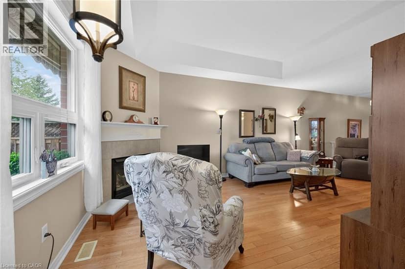 59 RIVEROAKS Drive — photo 10 of 40