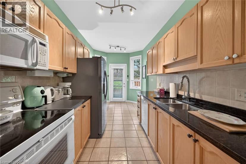 59 RIVEROAKS Drive — photo 19 of 40