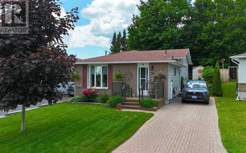 58 Stewart CRES — photo 2 of 30