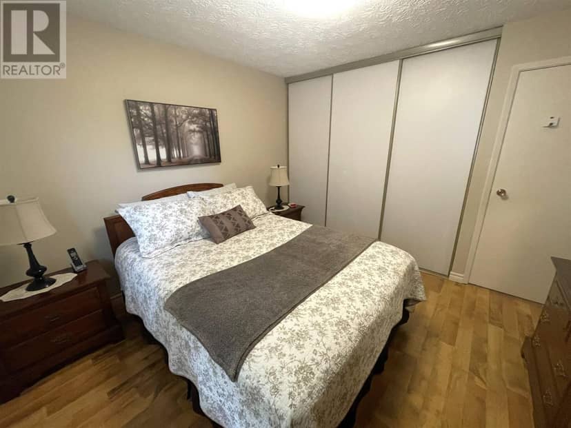 58 Stewart CRES — photo 8 of 30