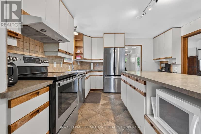 130 Macdonnell Street — photo 13 of 40