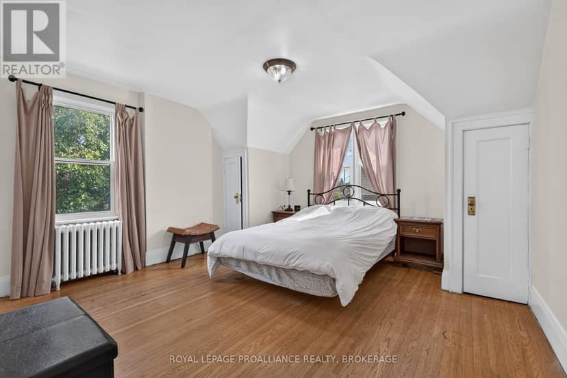 130 Macdonnell Street — photo 23 of 40