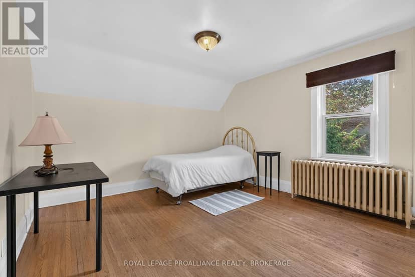 130 Macdonnell Street — photo 26 of 40