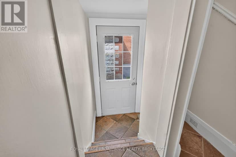 130 Macdonnell Street — photo 33 of 40