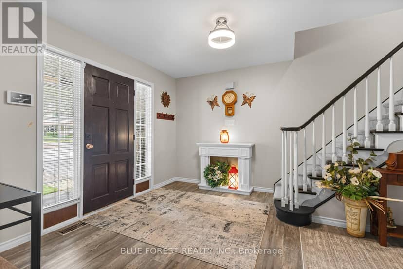 92 Salem Court — photo 4 of 40