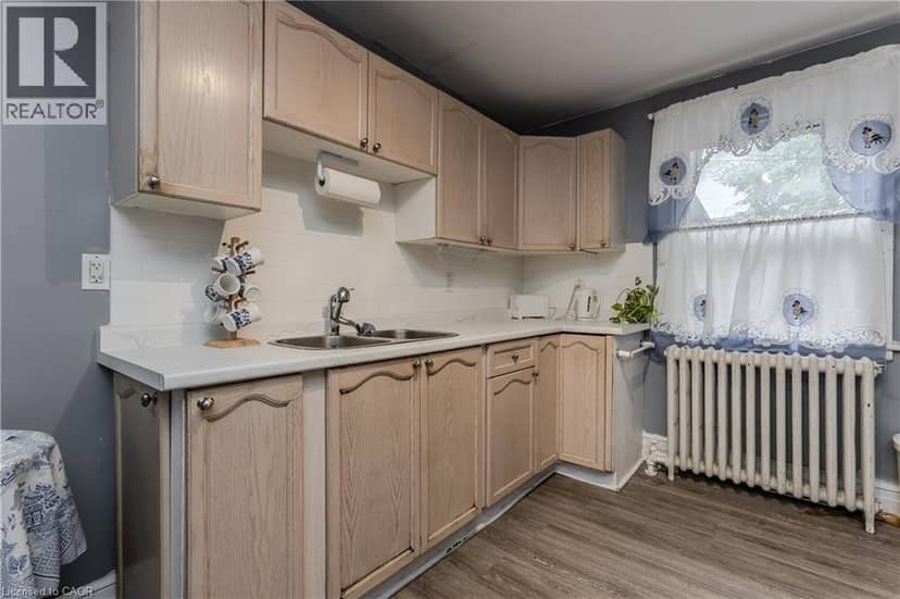 1088 KING Street E — photo 19 of 40