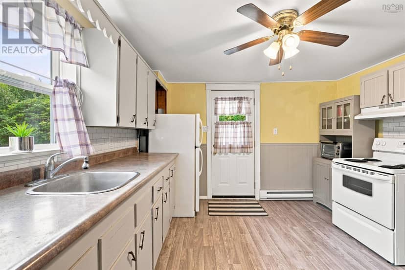 418 Old Port Mouton Road — photo 10 of 38