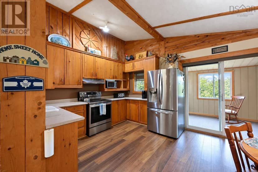 837 Meadow Road — photo 9 of 40