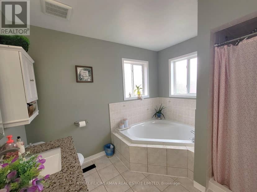 256 McBride Crescent — photo 14 of 34