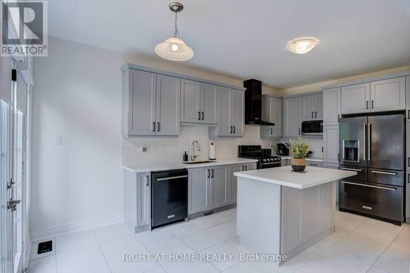 51 Rosewell Crescent — photo 10 of 40