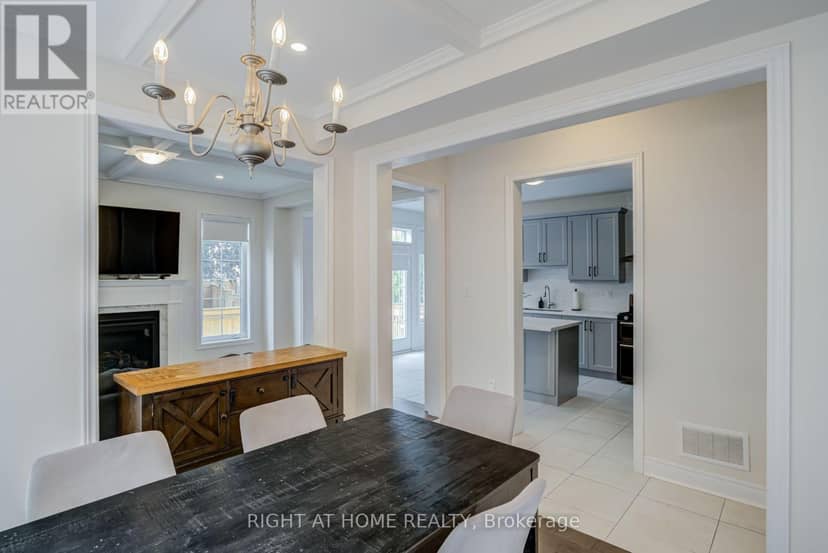 51 Rosewell Crescent — photo 21 of 40