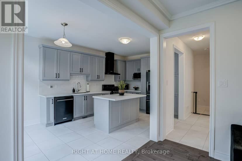 51 Rosewell Crescent — photo 8 of 40