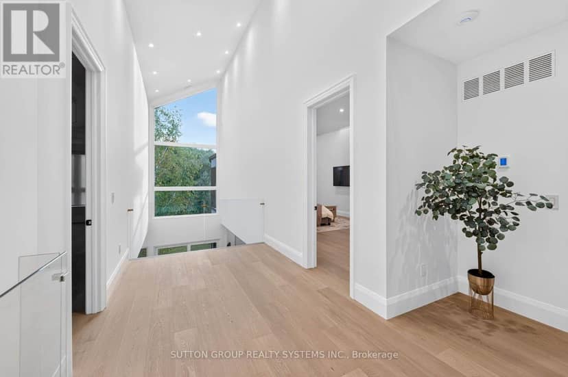 272 Renforth Drive — photo 17 of 40