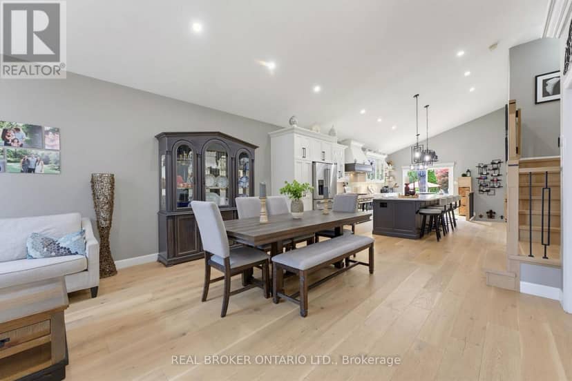 64 Carmichael Crescent — photo 4 of 40