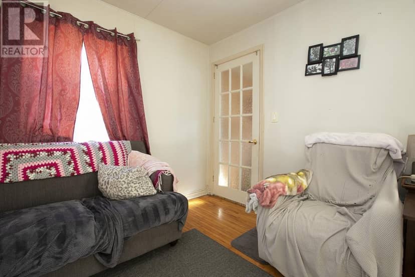 133 Bellevue AVE — photo 7 of 25