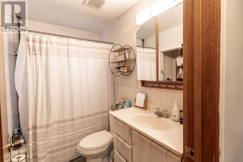 100 Amy AVE — photo 7 of 26