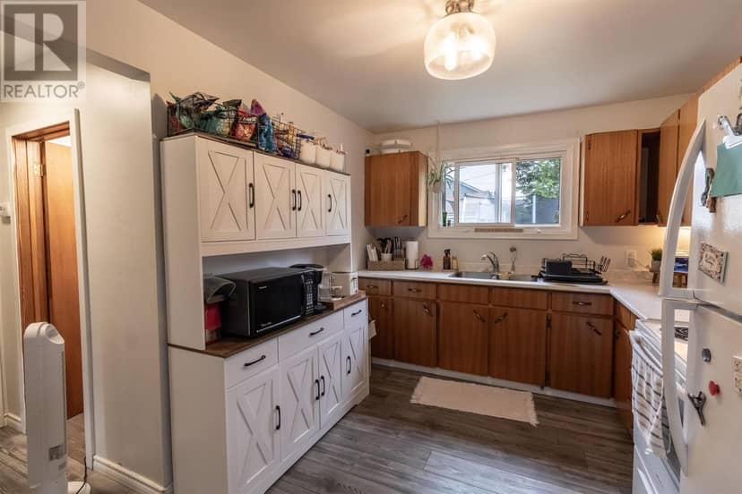 100 Amy AVE — photo 4 of 26