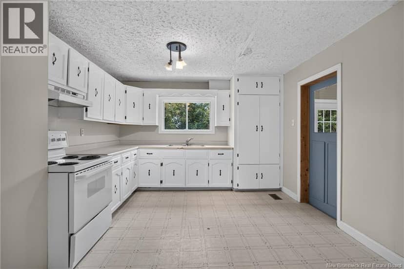 877 Barker Street — photo 16 of 36