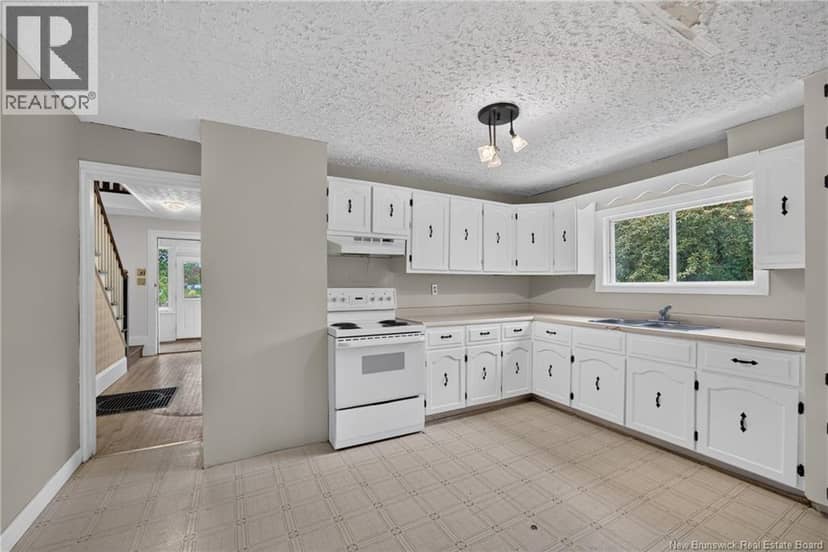 877 Barker Street — photo 4 of 36
