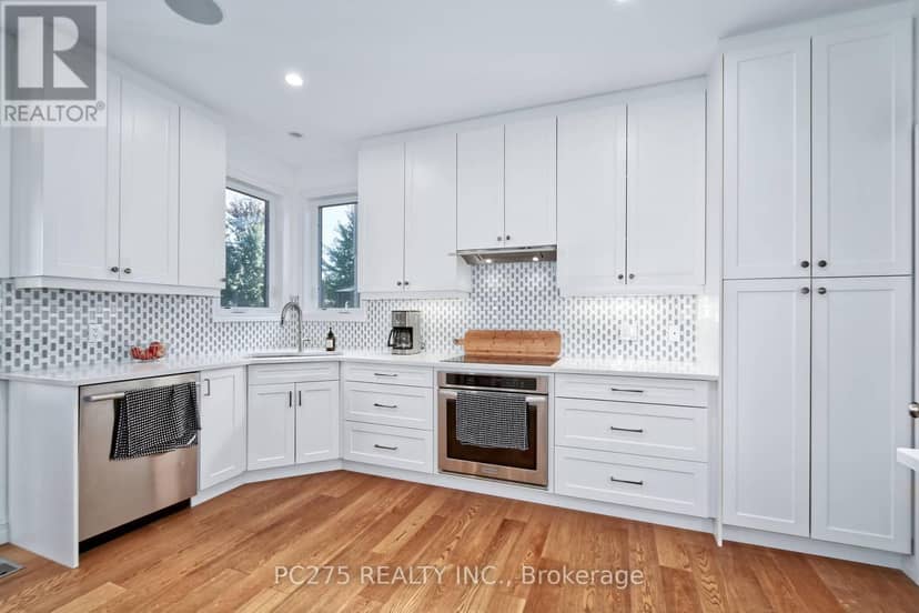 16 Peregrine Avenue — photo 13 of 35
