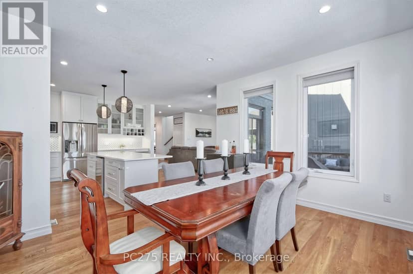 16 Peregrine Avenue — photo 16 of 35