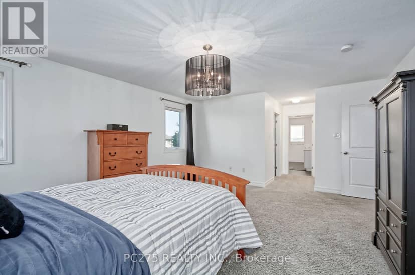 16 Peregrine Avenue — photo 19 of 35