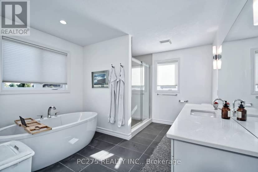 16 Peregrine Avenue — photo 20 of 35