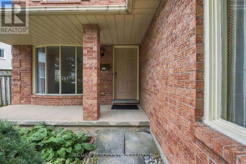 17 Farmington Drive — photo 4 of 38