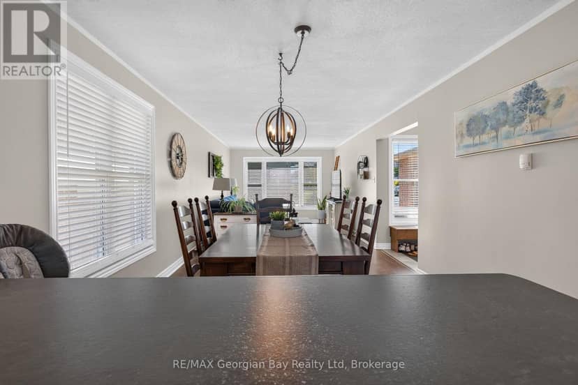 988 Victoria Street — photo 11 of 40