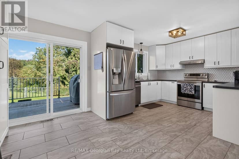988 Victoria Street — photo 15 of 40